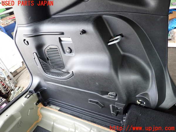 2UPJ-29937680]ジープ・レネゲード(BU14)左リアピラートリム 中古_m0003.jpg