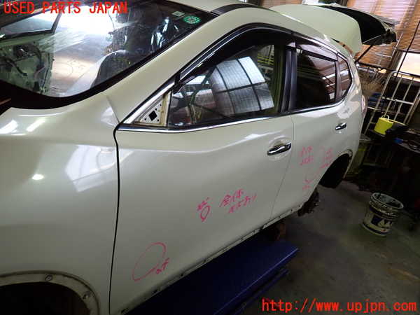 5UPJ-29951260]エクストレイル(NT32)左前ドア NSG M3O8 中古_m0003.jpg