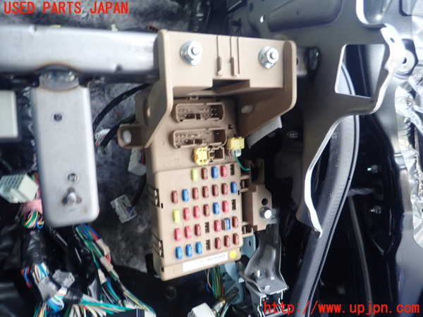 1UPJ-29966742]レヴォーグ(VM4)ヒューズボックス2 中古_m0001.jpg