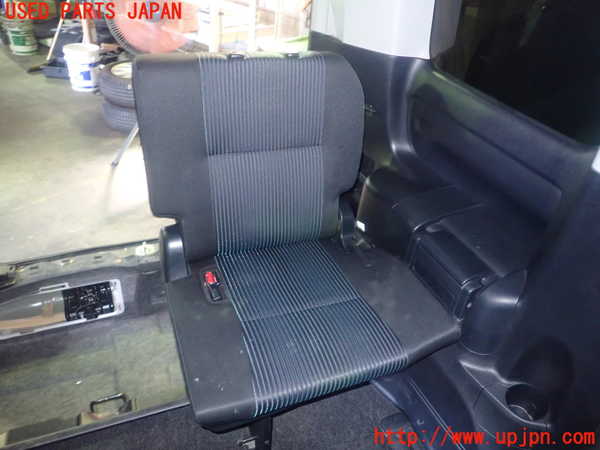 5UPJ-29977265]ヴォクシー(ノア)(ZRR80W)左3列目シート 中古_m0001.jpg