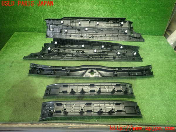 1UPJ-29977740]ヴォクシー(ノア)(ZRR80W)スカッフプレート 中古_m0002.jpg