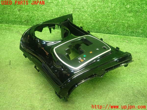 1UPJ-29977691]ヴォクシー(ノア)(ZRR80W)内装トリム類1 中古_m0002.jpg