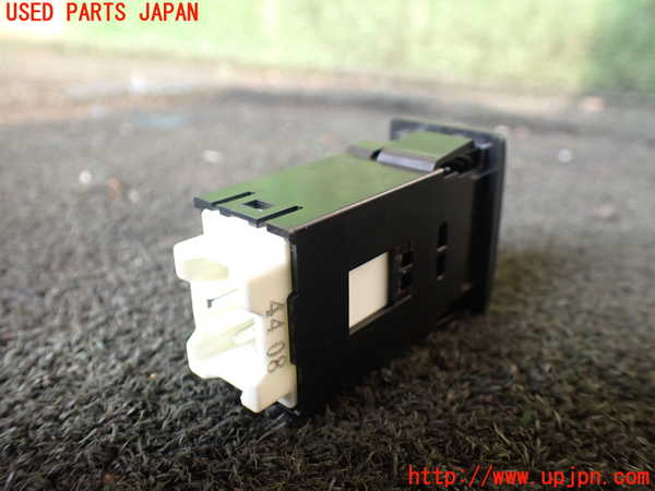 1UPJ-29996310]ジムニー(JB64W)スイッチ5 (運転席シートヒーター) 中古_m0002.jpg