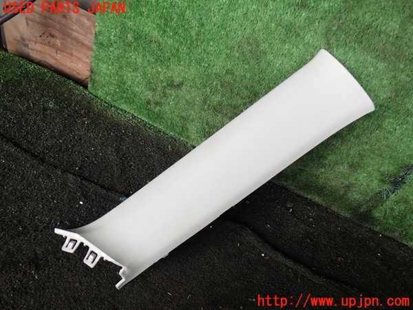 1UPJ-29997655]ジムニー(JB64W)右フロントピラートリム 中古_m0001.jpg