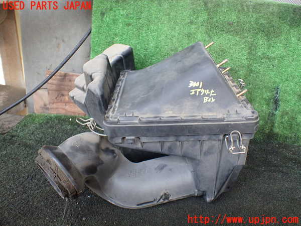 1UPJ-30012560]デリカ スペースギア(PD6W)エアクリーナーボックス 中古_m0001.jpg