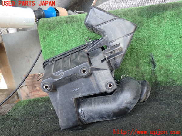 1UPJ-30012560]デリカ スペースギア(PD6W)エアクリーナーボックス 中古_m0003.jpg
