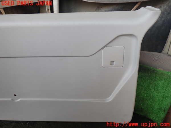 1UPJ-30011578]デリカ スペースギア(PD6W)バックドア内張り 中古_m0002.jpg