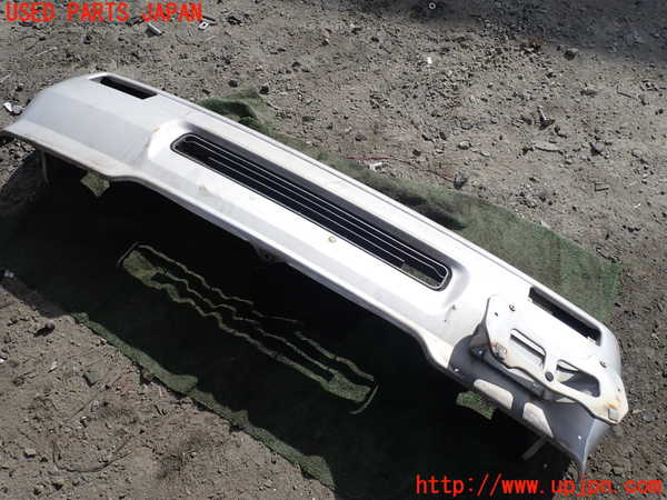 5UPJ-30031010]デリカ スターワゴン(P25W)フロントバンパー 中古_m0001.jpg