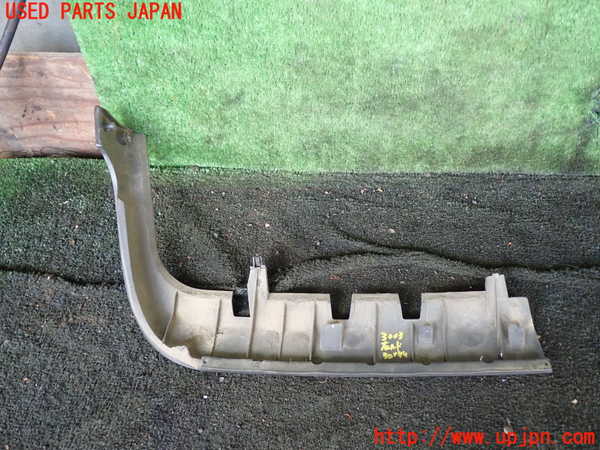 5UPJ-30031140]デリカ スターワゴン(P25W)右ヘッドライトリム 中古_m0001.jpg