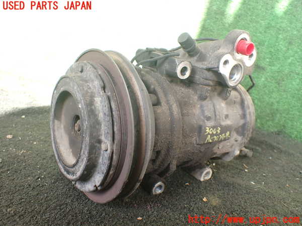 5UPJ-30036025]デリカ スターワゴン(P25W)エアコンコンプレッサー 中古_m0001.jpg