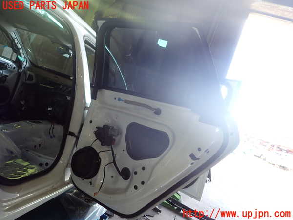 1UPJ-30051290]アウディ・A3 スポーツバック(8VCXS)右後ドア SEKURIT M23100 中古_m0005.jpg