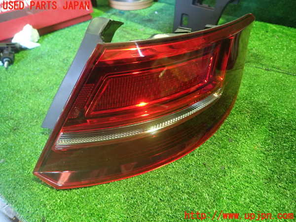 1UPJ-30051530]アウディ・A3 スポーツバック(8VCXS)右テールランプ 中古_m0001.jpg