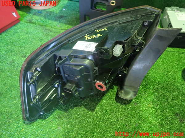 1UPJ-30051536]アウディ・A3 スポーツバック(8VCXS)左テールランプ 中古_m0003.jpg