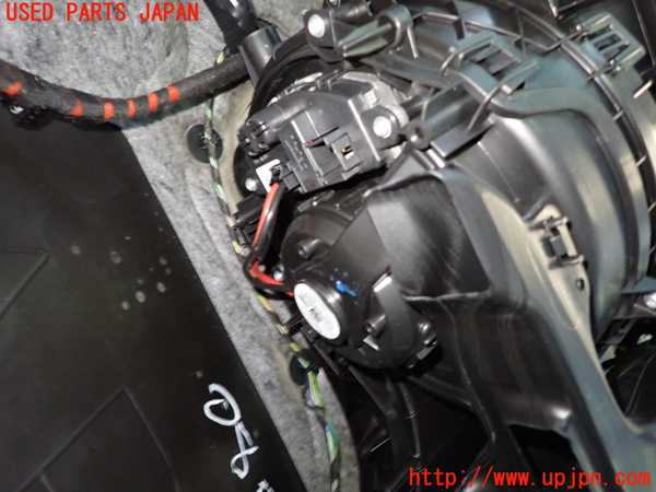 1UPJ-30056081]アウディ・A3 スポーツバック(8VCXS)エバポレーター1 中古_m0004.jpg