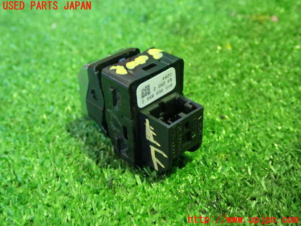 1UPJ-30056245]アウディ・A3 スポーツバック(8VCXS)左前パワーウィンドウスイッチ 中古_m0002.jpg