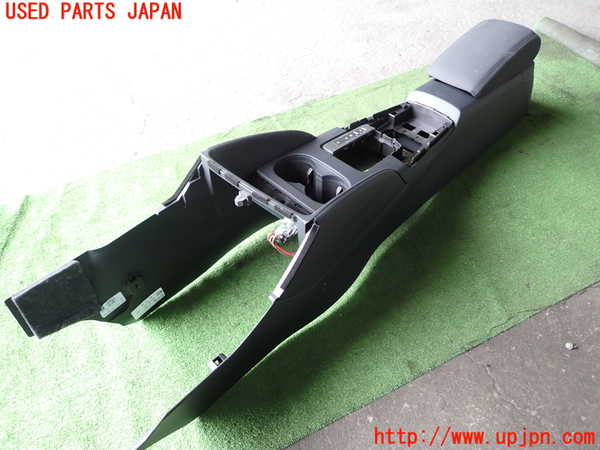 1UPJ-30057540]アウディ・A3 スポーツバック(8VCXS)センターコンソール 中古_m0001.jpg