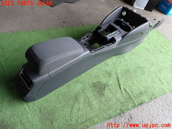 1UPJ-30057540]アウディ・A3 スポーツバック(8VCXS)センターコンソール 中古_m0002.jpg