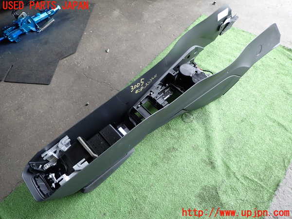 1UPJ-30057540]アウディ・A3 スポーツバック(8VCXS)センターコンソール 中古_m0005.jpg