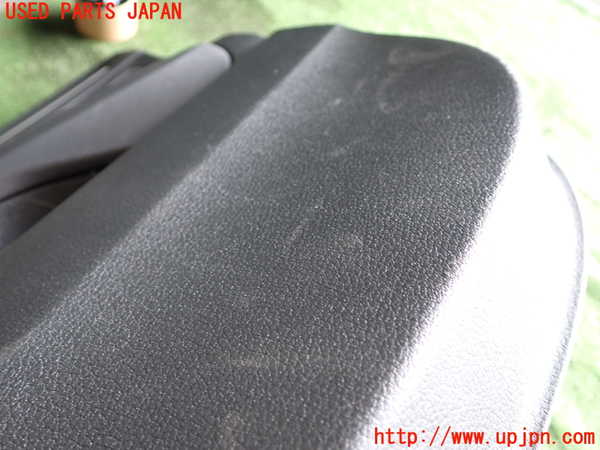 1UPJ-30051234]アウディ・A3 スポーツバック(8VCXS)右前ドア内張り 中古_m0002.jpg