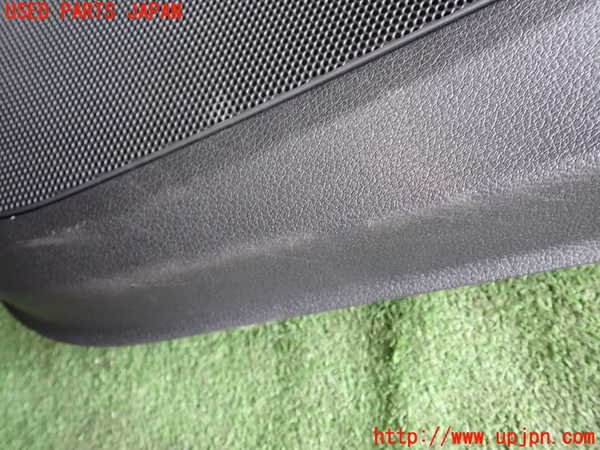 1UPJ-30051234]アウディ・A3 スポーツバック(8VCXS)右前ドア内張り 中古_m0004.jpg