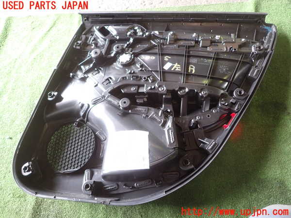 1UPJ-30051324]アウディ・A3 スポーツバック(8VCXS)左後ドア内張り 中古_m0003.jpg
