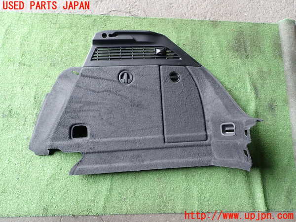 1UPJ-30057675]アウディ・A3 スポーツバック(8VCXS)右リアピラートリム 中古_m0001.jpg