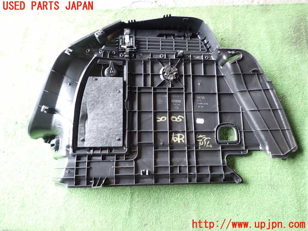 1UPJ-30057675]アウディ・A3 スポーツバック(8VCXS)右リアピラートリム 中古_m0002.jpg