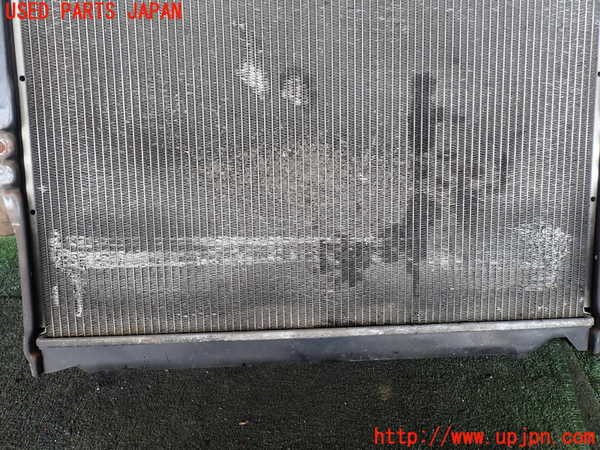 5UPJ-30062321]ランクルプラド(KDJ95W)ラジエーター1 中古_m0003.jpg