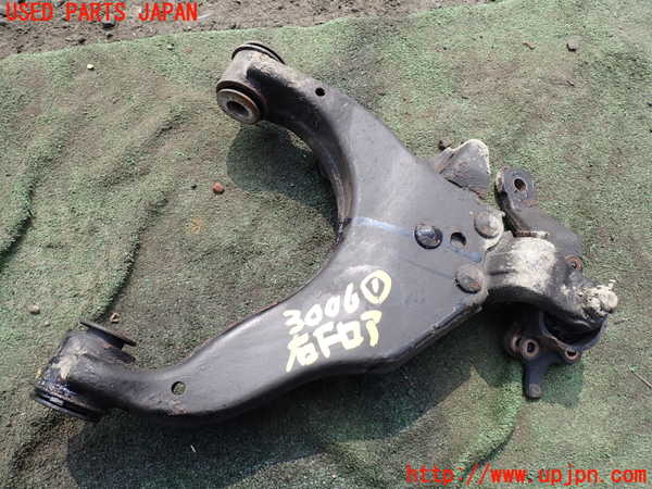 1UPJ-30065176]ランクルプラド(KDJ95W)右フロントロアアーム1 中古_m0001.jpg