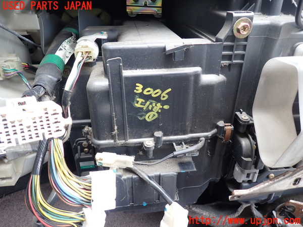 1UPJ-30066081]ランクルプラド(KDJ95W)エバポレーター1 中古_m0001.jpg