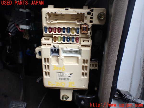 1UPJ-30066741]ランクルプラド(KDJ95W)ヒューズボックス1 中古_m0001.jpg