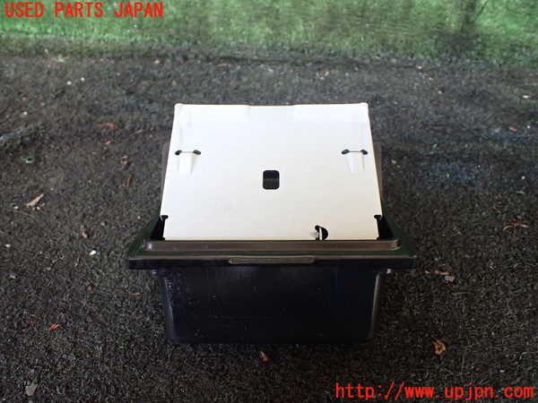1UPJ-30067821]ランクルプラド(KDJ95W)灰皿1 中古_m0003.jpg