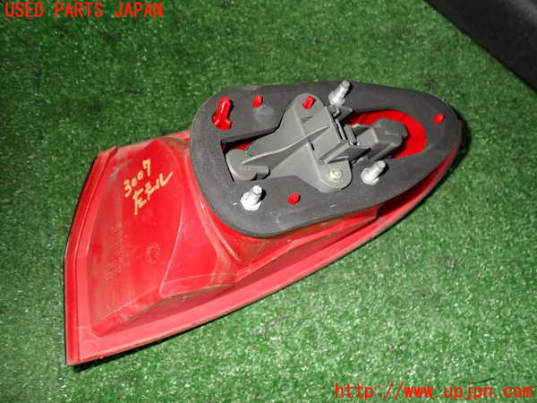 2UPJ-30071536]アルファロメオ・147 GTA(937AXL)左テールランプ 中古_m0002.jpg