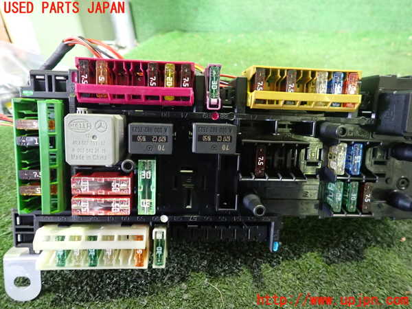 2UPJ-30086741]ベンツ SLC200(172434)(R172)ヒューズボックス1 中古_m0003.jpg
