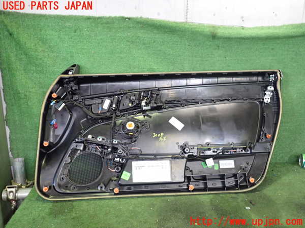 2UPJ-30081264]ベンツ SLC200(172434)(R172)左ドア内張り 中古_m0003.jpg