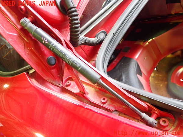 2UPJ-30091506]アルファロメオ・156 GTA(932AXB)トランクダンパー 中古_m0002.jpg