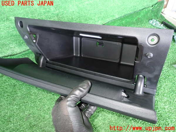 2UPJ-30107516]BMW ミニ(MINI)クーパーS クラブマン(LN20)グローブボックス1 中古 (F54)_m0003.jpg