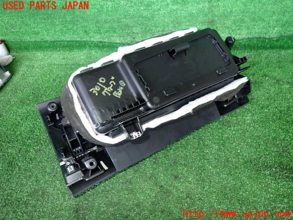 2UPJ-30107516]BMW ミニ(MINI)クーパーS クラブマン(LN20)グローブボックス1 中古 (F54)_m0004.jpg