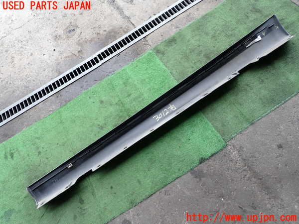2UPJ-30121390]BMW 325i(VB25)(E90)右サイドステップ 中古_m0005.jpg