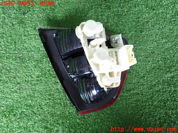 2UPJ-30121550]BMW 325i(VB25)(E90)右リアフィニッシャー 中古_m0002.jpg