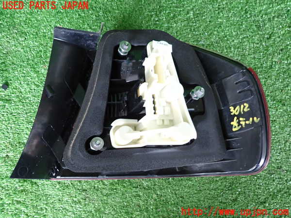 2UPJ-30121536]BMW 325i(VB25)(E90)左テールランプ 中古_m0003.jpg