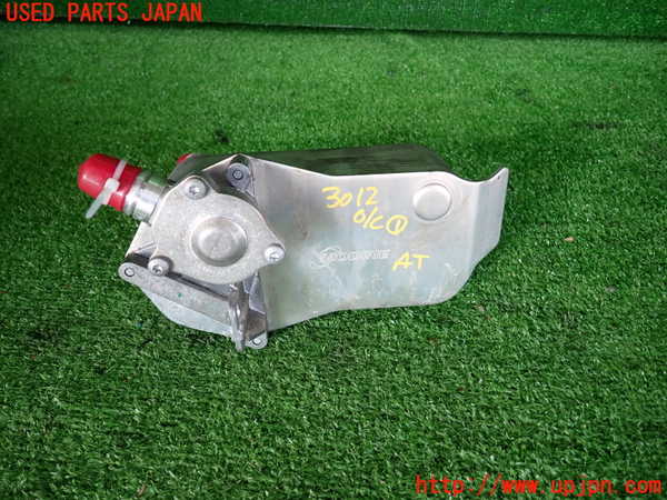 2UPJ-30122481]BMW 325i(VB25)(E90)オイルクーラー1 中古_m0002.jpg
