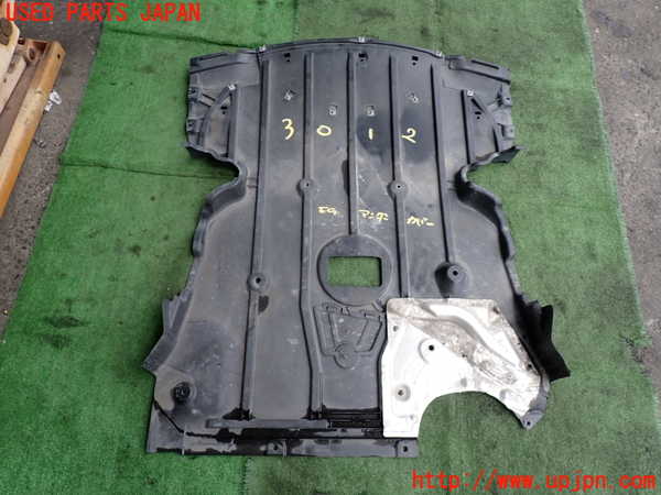 2UPJ-30122170]BMW 325i(VB25)(E90)エンジンアンダーカバー 中古_m0001.jpg