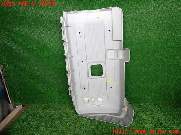 2UPJ-30122160]BMW 325i(VB25)(E90)エンジンアッパーカバー 中古_m0004.jpg