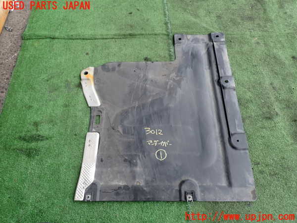 2UPJ-30121721]BMW 325i(VB25)(E90)アンダーカバー1 中古_m0001.jpg