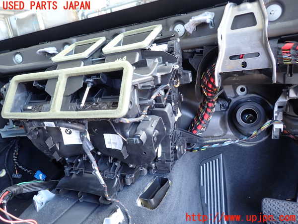 2UPJ-30126081]BMW 325i(VB25)(E90)エバポレーター1 中古_m0002.jpg