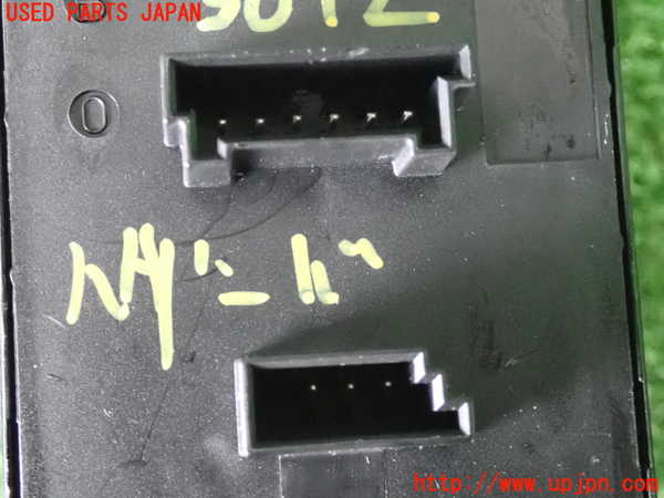 2UPJ-30126290]BMW 325i(VB25)(E90)ハザードスイッチ 中古_m0003.jpg