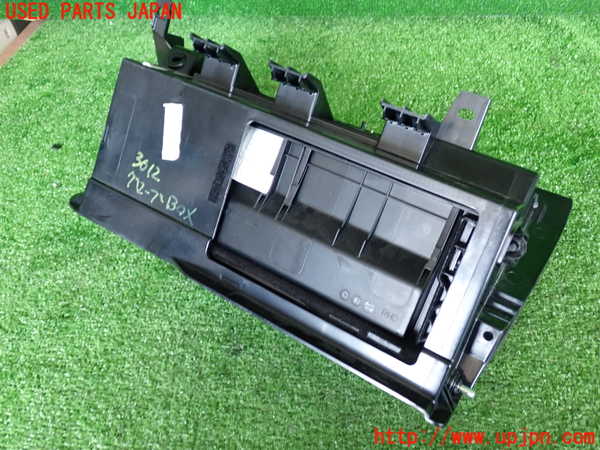 2UPJ-30127516]BMW 325i(VB25)(E90)グローブボックス1 中古_m0003.jpg