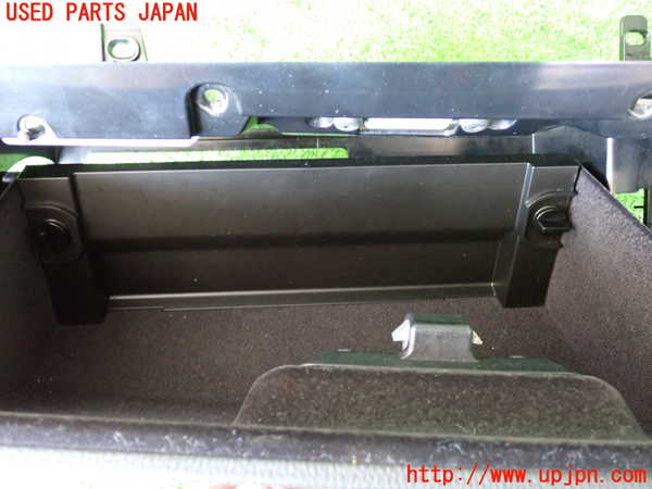 2UPJ-30127516]BMW 325i(VB25)(E90)グローブボックス1 中古_m0004.jpg