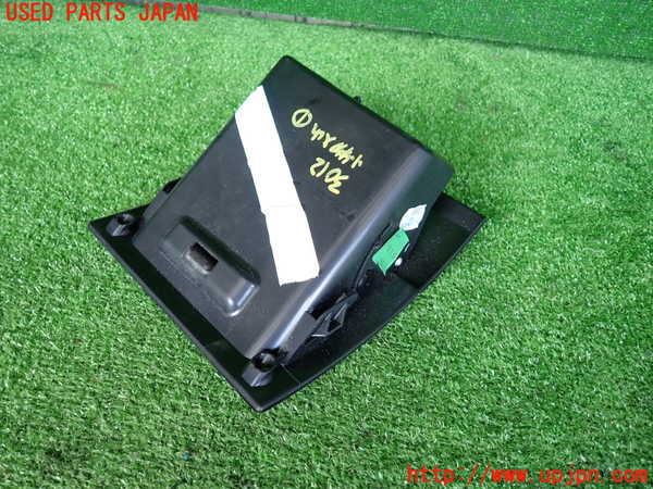 2UPJ-30127841]BMW 325i(VB25)(E90)小物入れ1 中古_m0002.jpg